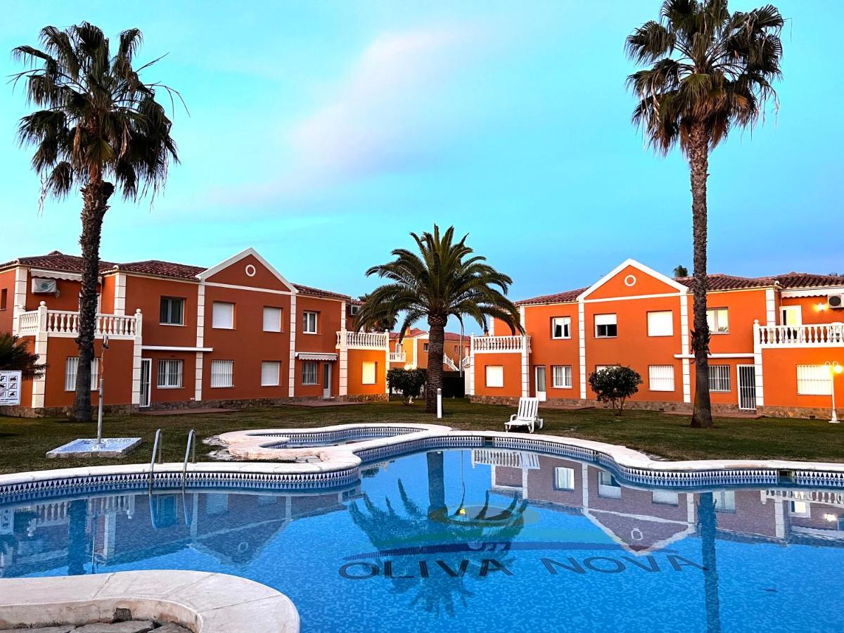 Oliva Nova Beach & Golf Resort Club Sevilla VI Esterno foto